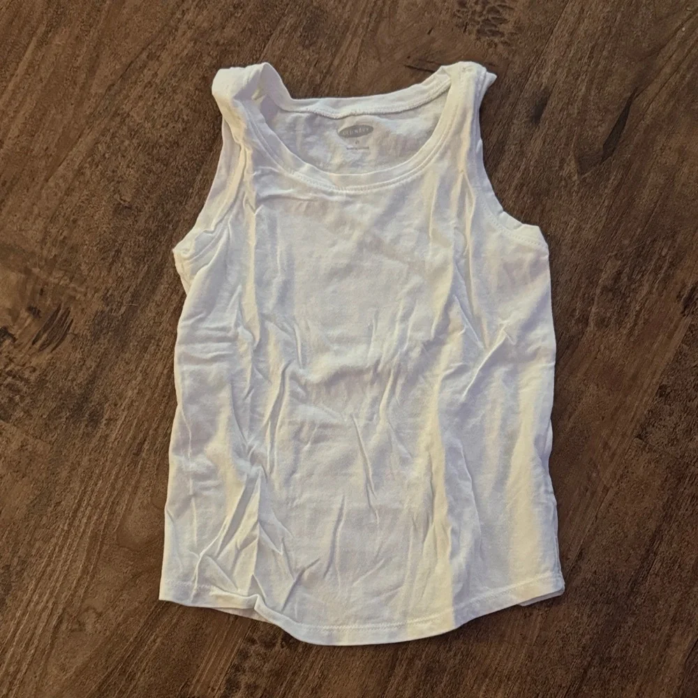 White Sleeveless 4t Top